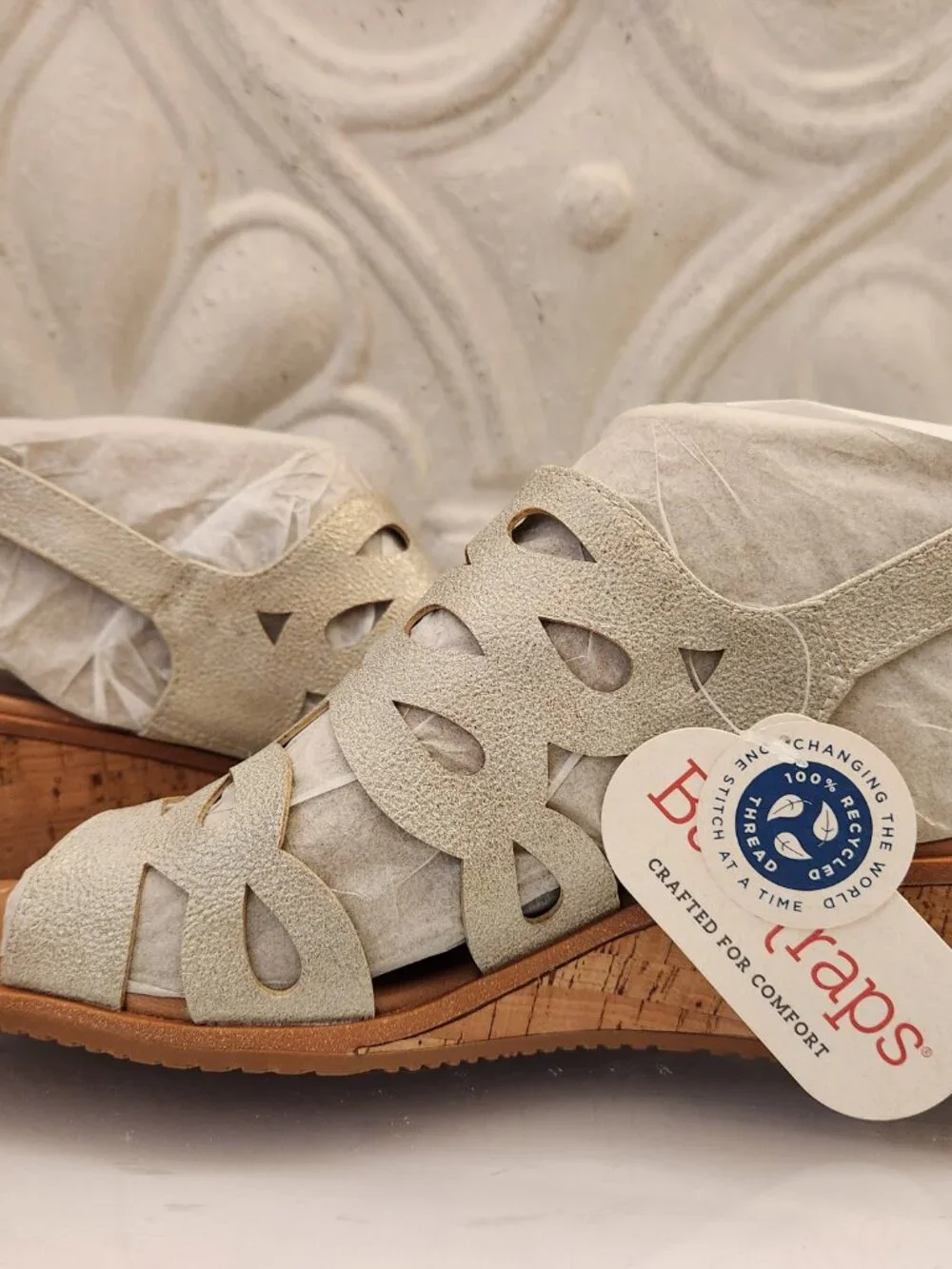 Baretraps Pearl Champane Wedge Sandals. NIB. Size 9